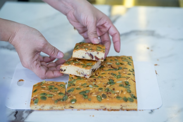 Co zrobić aby makowiec był wilgotny?