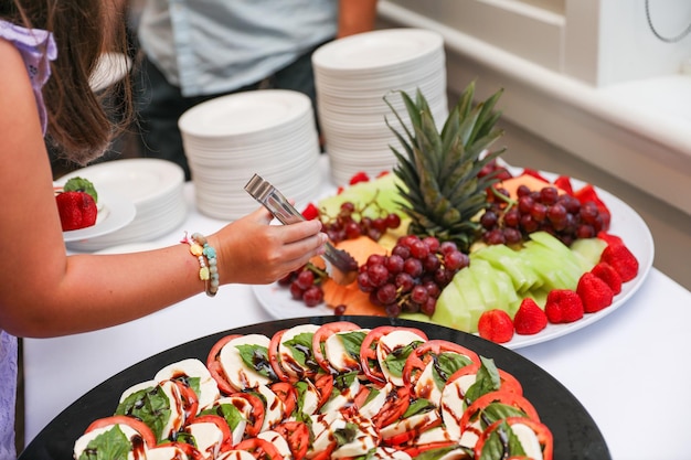 Dania na przyjęcie które można przygotować wcześniej – co warto wybrać?