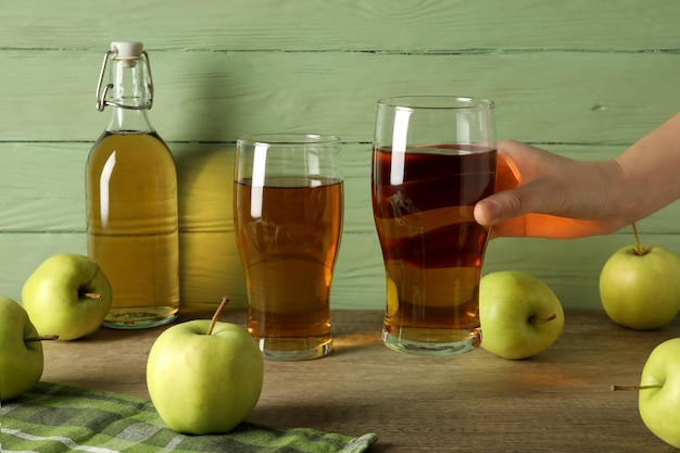 Domowy cydr bezalkoholowy przepis na orzeźwiający napój dla każdego