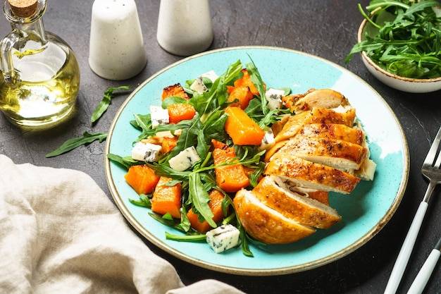 Co dobrego można zrobić z piersią kurczaka na obiad?